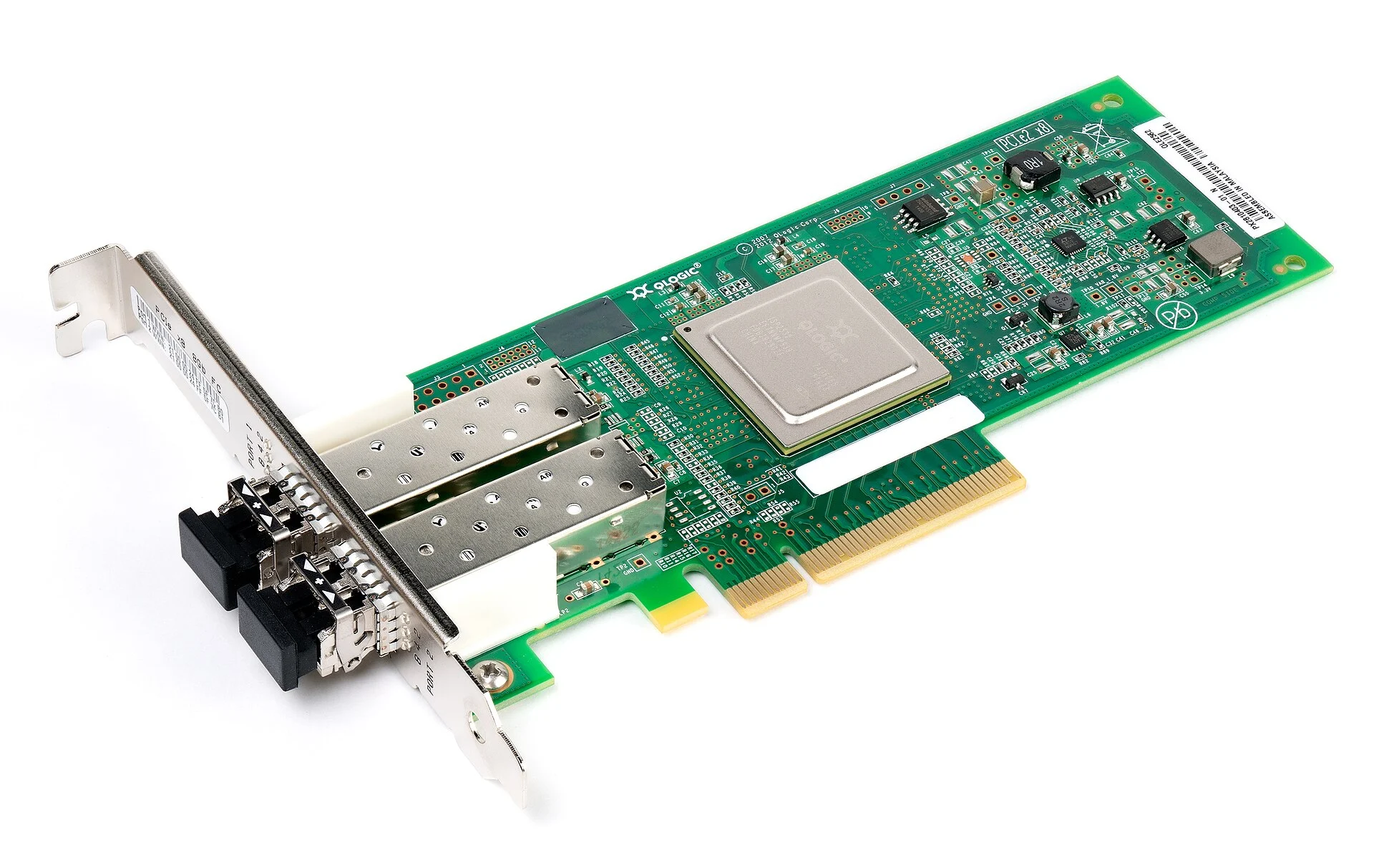 Как выглядит двухпортовый адаптер Fibre Channel в слоте PCIe Карта HBA Fibre Channel с двумя портами под оптические модули SFP+